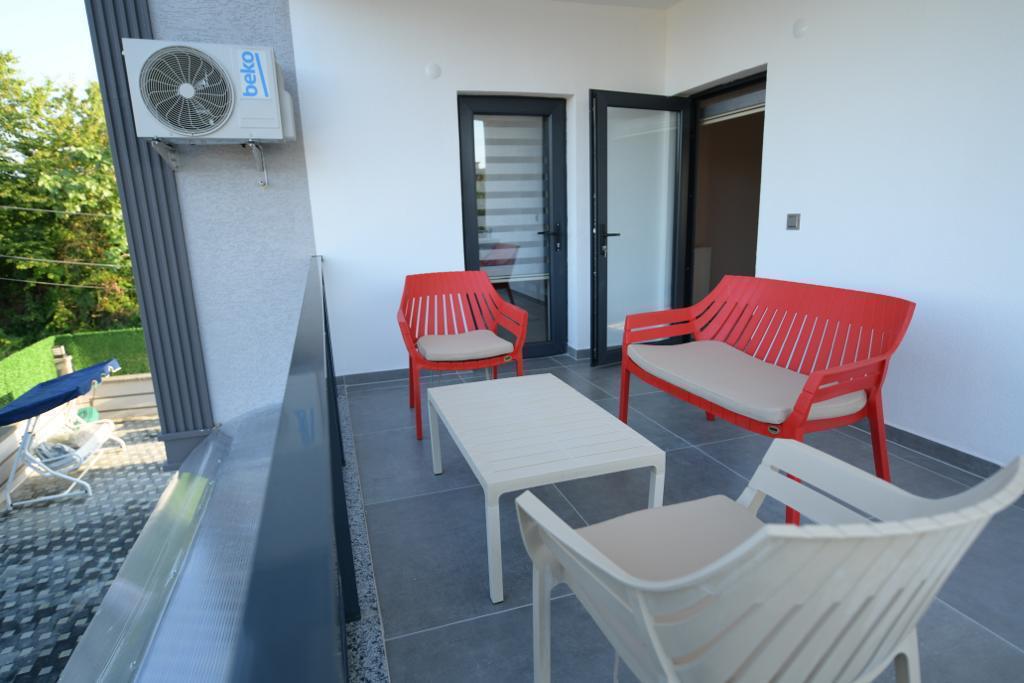 ARAKLI HÜRRİYET MAHALLESİNDE HAVUZLU LÜKS SATILIK VİLLALAR